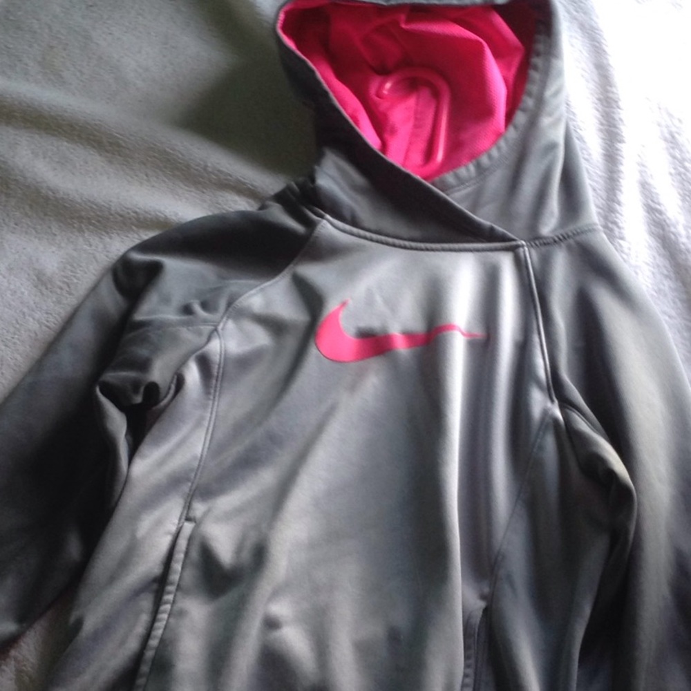 Nike thermal-fit sweatshirt. Only worn once!